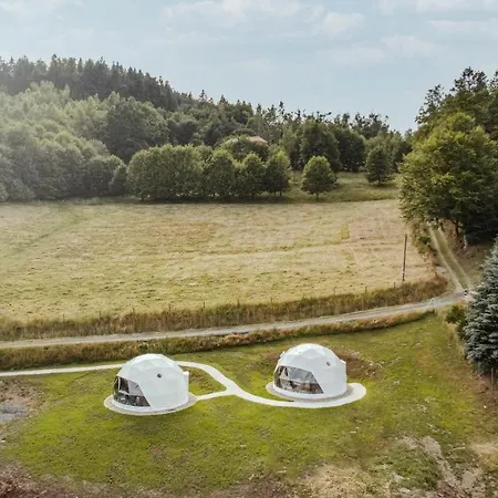 Glamping Bobrowniczki W Kotlinie Klodzkiej シュチトナ