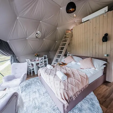 ラグジュアリーテント Glamping Bobrowniczki W Kotlinie Klodzkiej